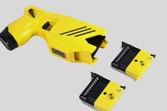 kopen Dual cartridges IP57 waterdicht stun gun met 55±5KV uitgangsspanning voor anti-rellen apparatuur online vervaardiging