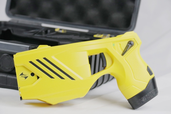 kopen Tri Function Dual Cartridge Low Power Stun Gun Voor Bescherming Afstandsbediening online vervaardiging
